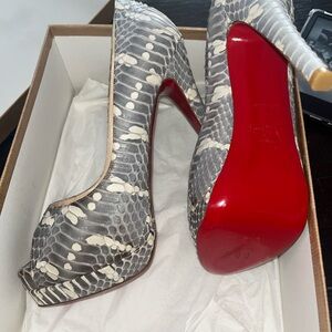 Christian Louboutin Altadama Grey sz 37.